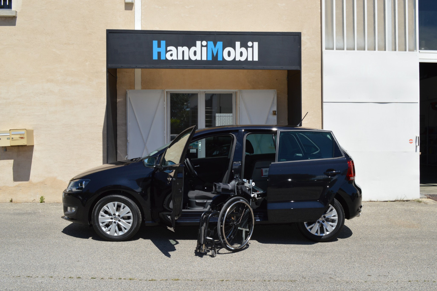 Robot chargeur de fauteuil roulant - Handi Mobil Sarl